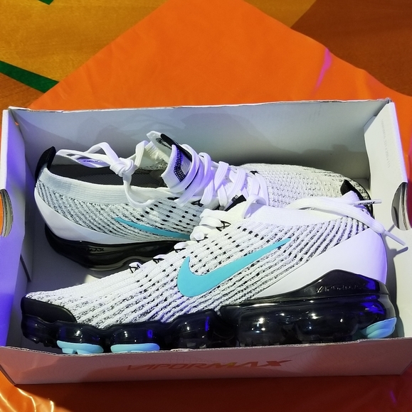 Nike Shoes - Women's Nike Air Vapormax Flyknit 3, Size 11.5